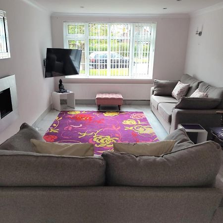 Smitten House 4 Bedroom Рил Екстериор снимка